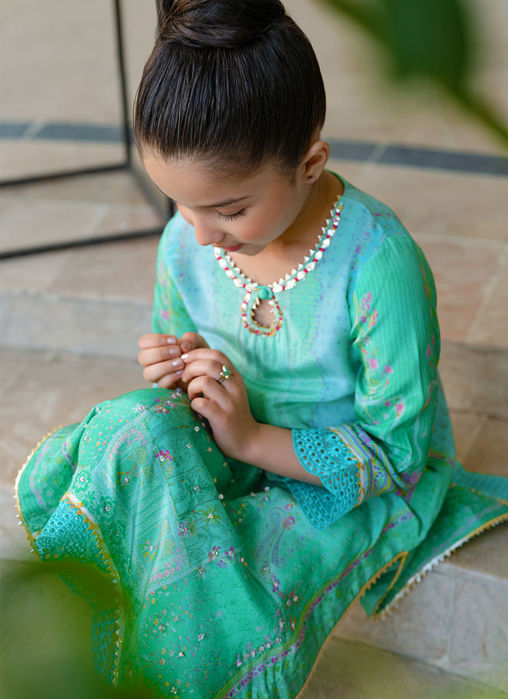 Gradient Oasis - Girl