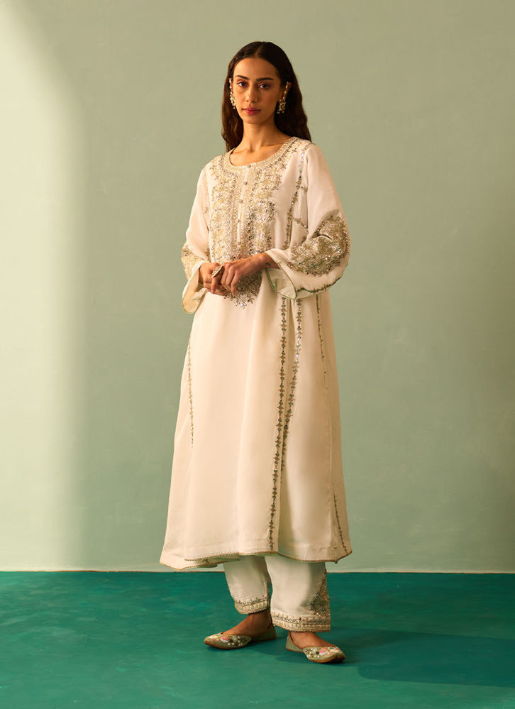 Picture of Ivory Silk Choga Set