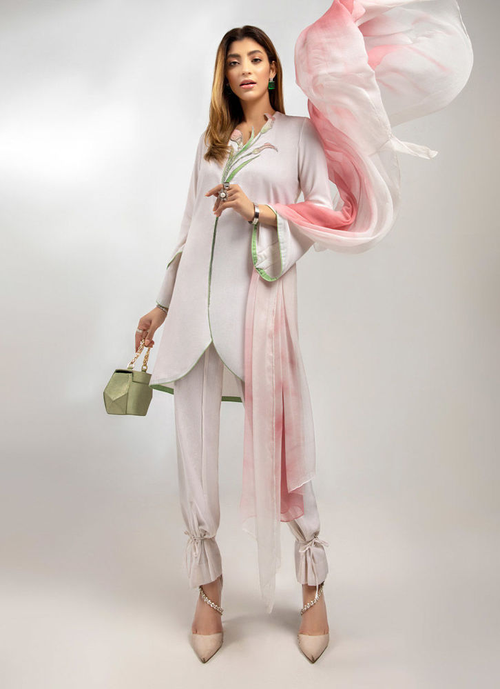 Picture of Lily's Embrace