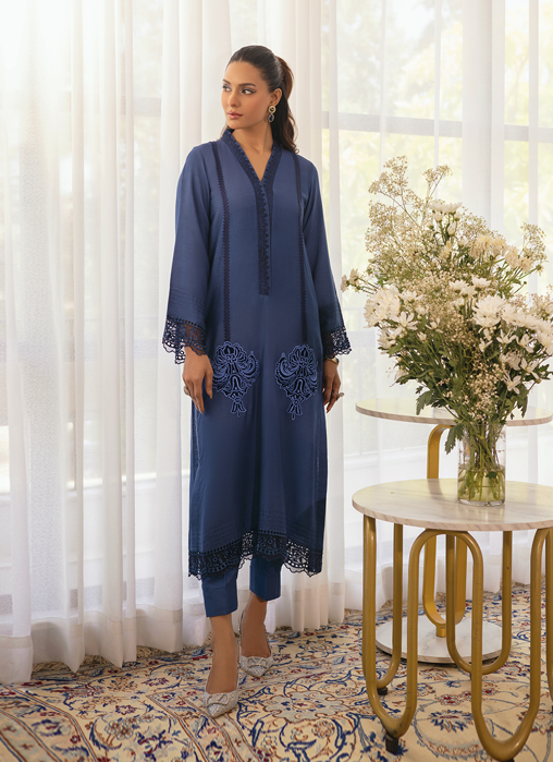 Picture of Kavi with Pants