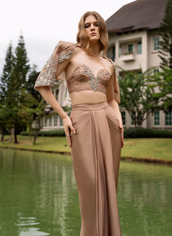 Picture of Nude Sarong Rose